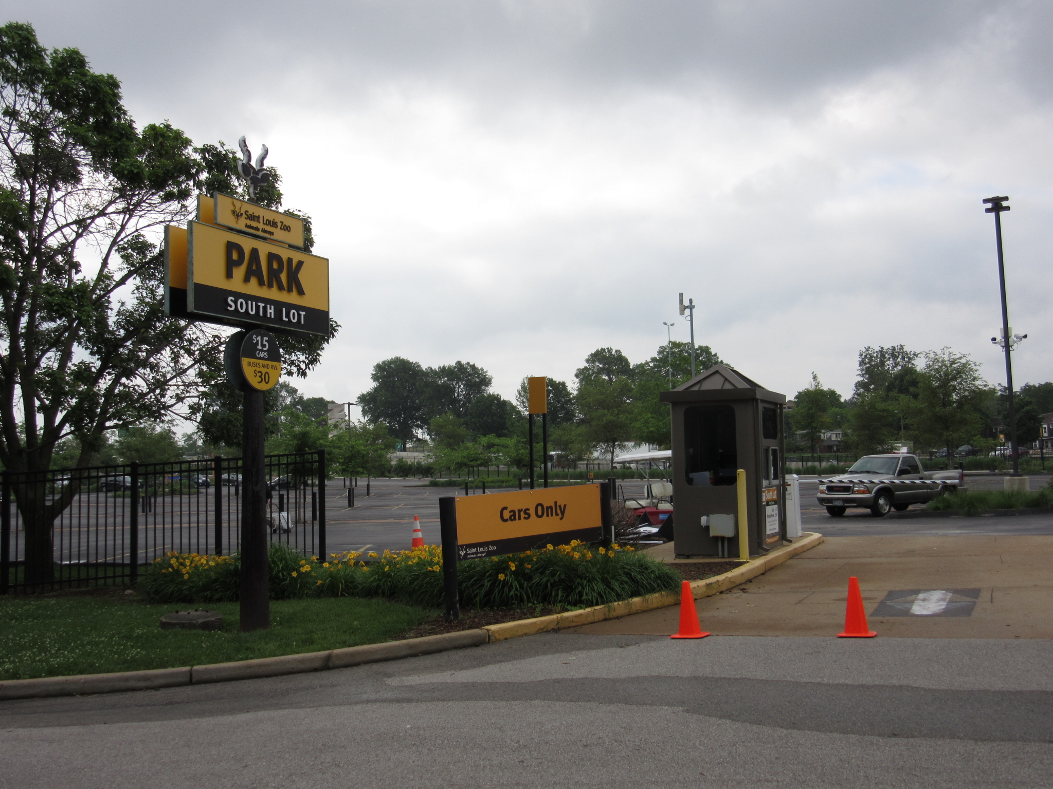 Parking: Saint Louis Zoo South Lot (Pay) | Forest Park Forever